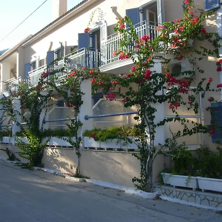 Louisa Aparthotel 2*