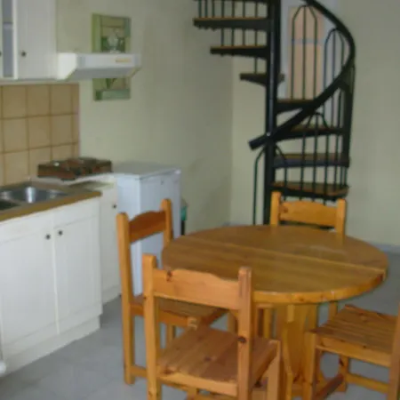 Louisa Aparthotel 2*
