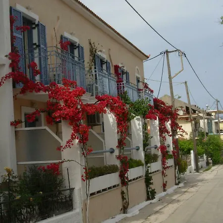 Louisa Aparthotel 2*